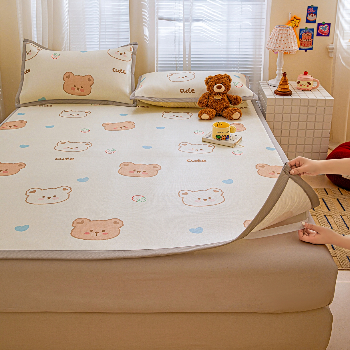 91家纺网 家纺一手货源 找家纺 富馨莱 2026新款冰丝凉席平铺款支持一件定制定做 饼干熊