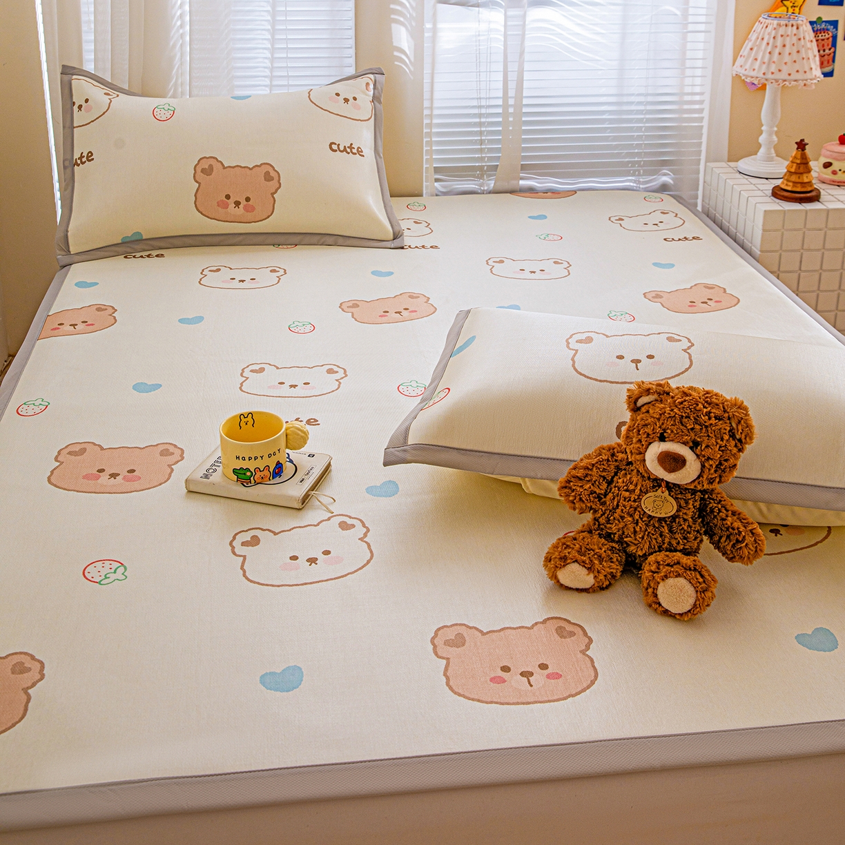 91家纺网 家纺一手货源 找家纺 富馨莱 2026新款冰丝凉席平铺款支持一件定制定做 饼干熊