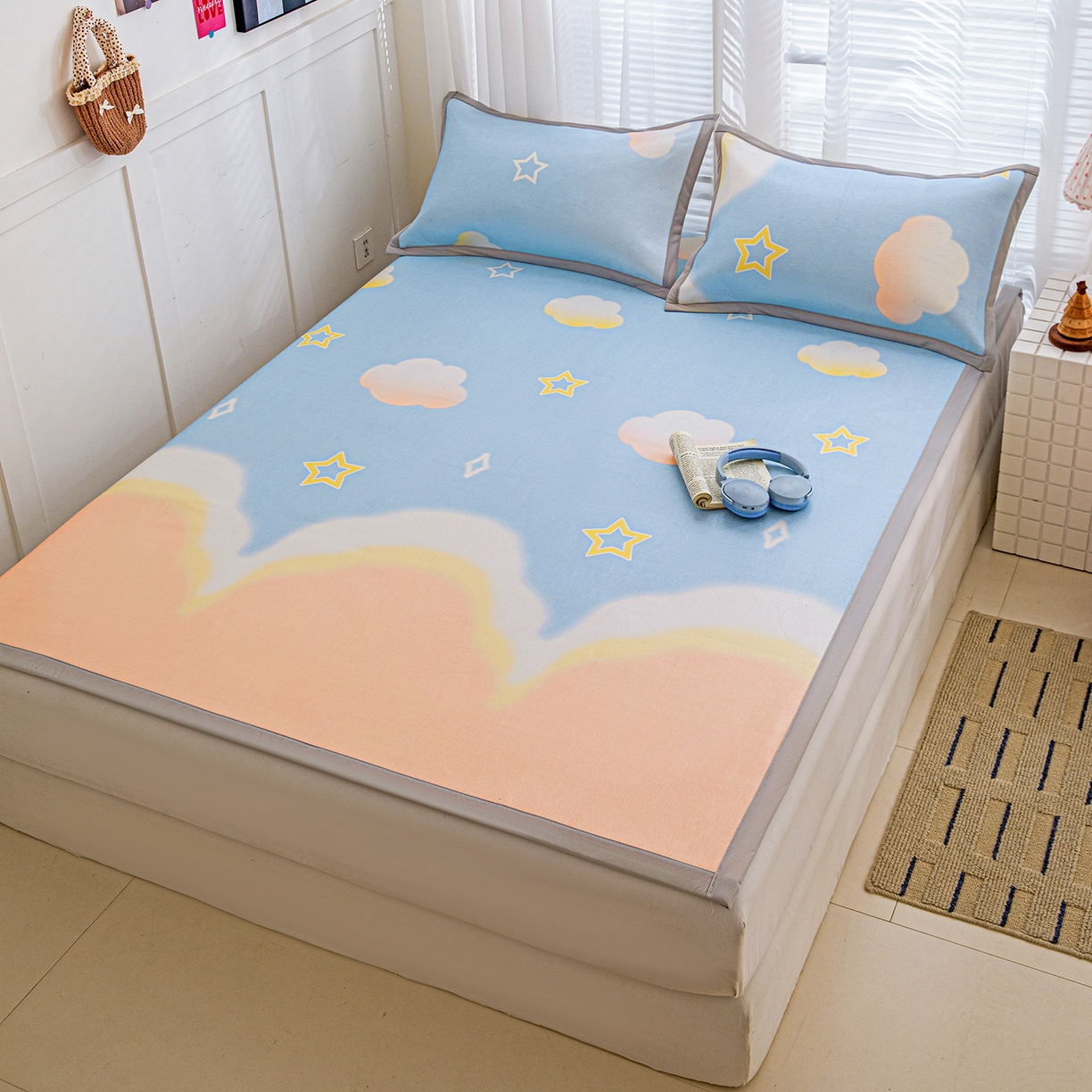 91家纺网 家纺一手货源 找家纺 富馨莱 2026新款冰丝凉席平铺款支持一件定制定做 彩虹云朵