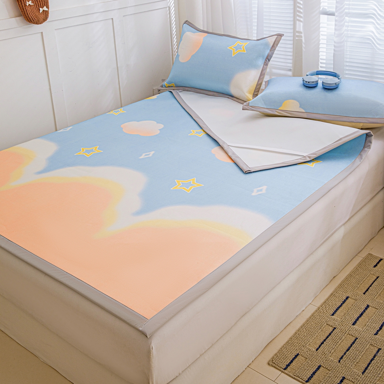 91家纺网 家纺一手货源 找家纺 富馨莱 2026新款冰丝凉席平铺款支持一件定制定做 彩虹云朵