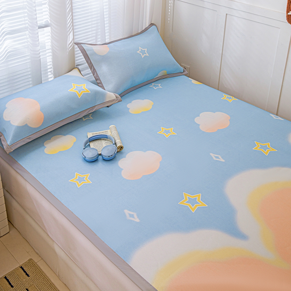 91家纺网 家纺一手货源 找家纺 富馨莱 2026新款冰丝凉席平铺款支持一件定制定做 彩虹云朵