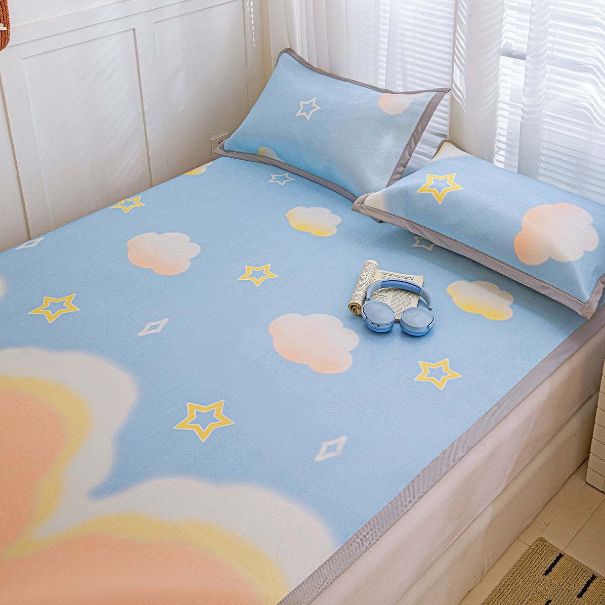 91家纺网 家纺一手货源 找家纺 富馨莱 2026新款冰丝凉席平铺款支持一件定制定做 彩虹云朵