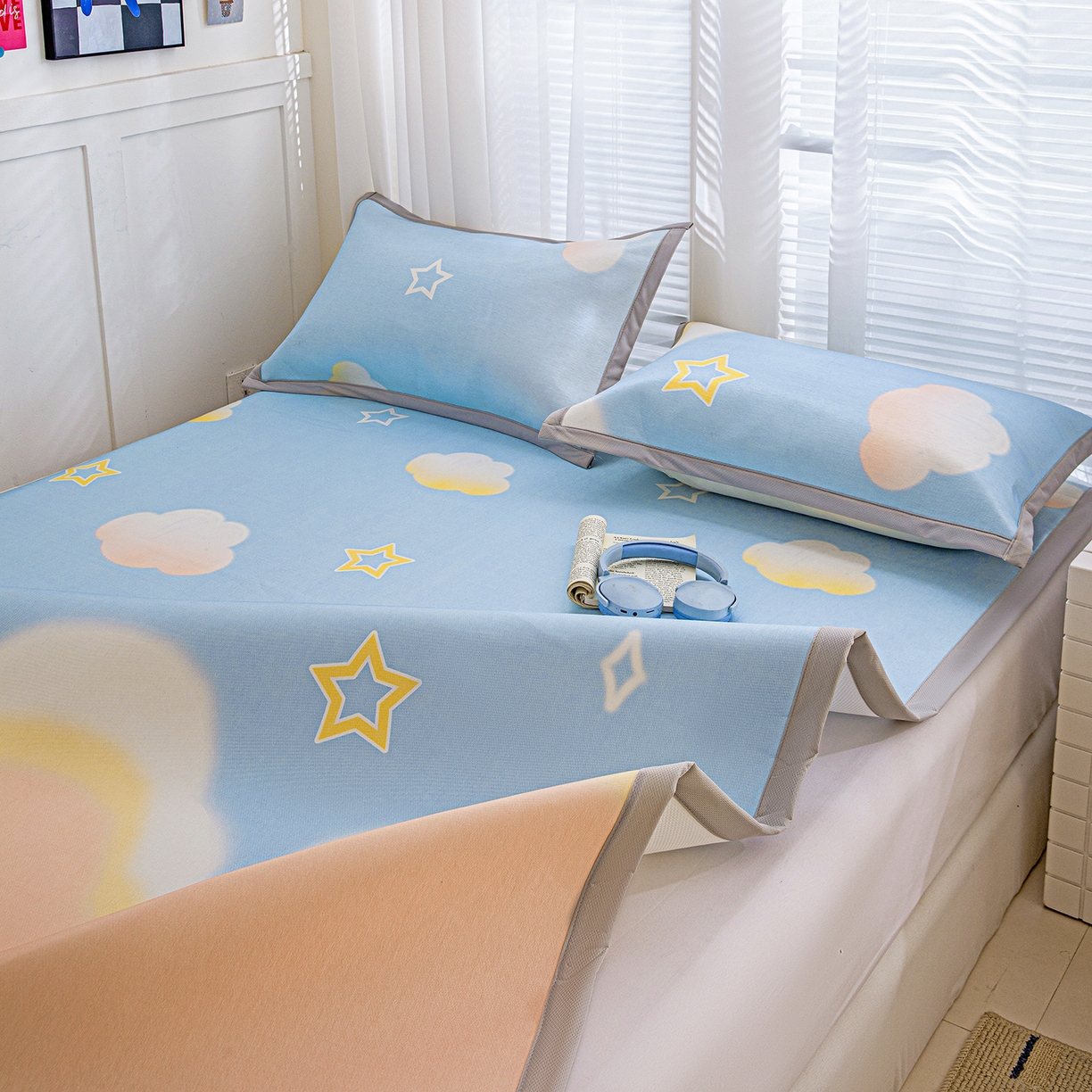 91家纺网 家纺一手货源 找家纺 富馨莱 2026新款冰丝凉席平铺款支持一件定制定做 彩虹云朵