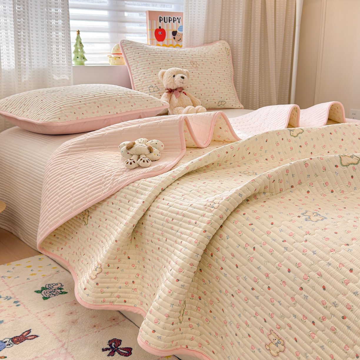 91家纺网 家纺一手货源 找家纺 雅萱家纺 2026新款森系全棉夹棉印花床盖 郁金香狗