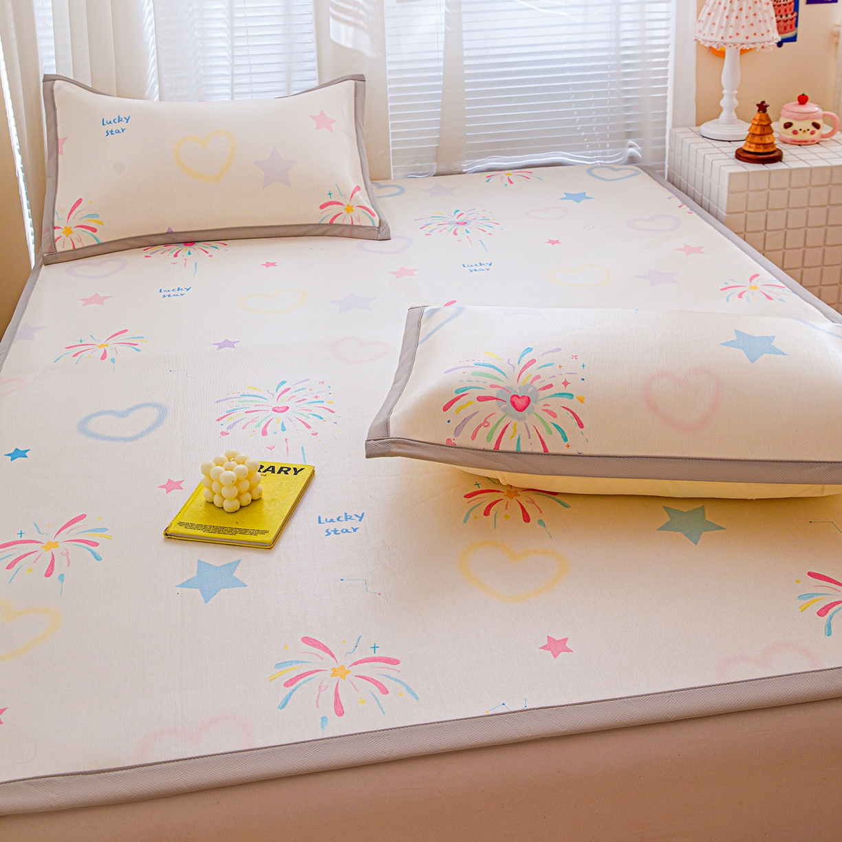 91家纺网 家纺一手货源 找家纺 富馨莱 2026新款冰丝凉席平铺款支持一件定制定做 彩色烟花