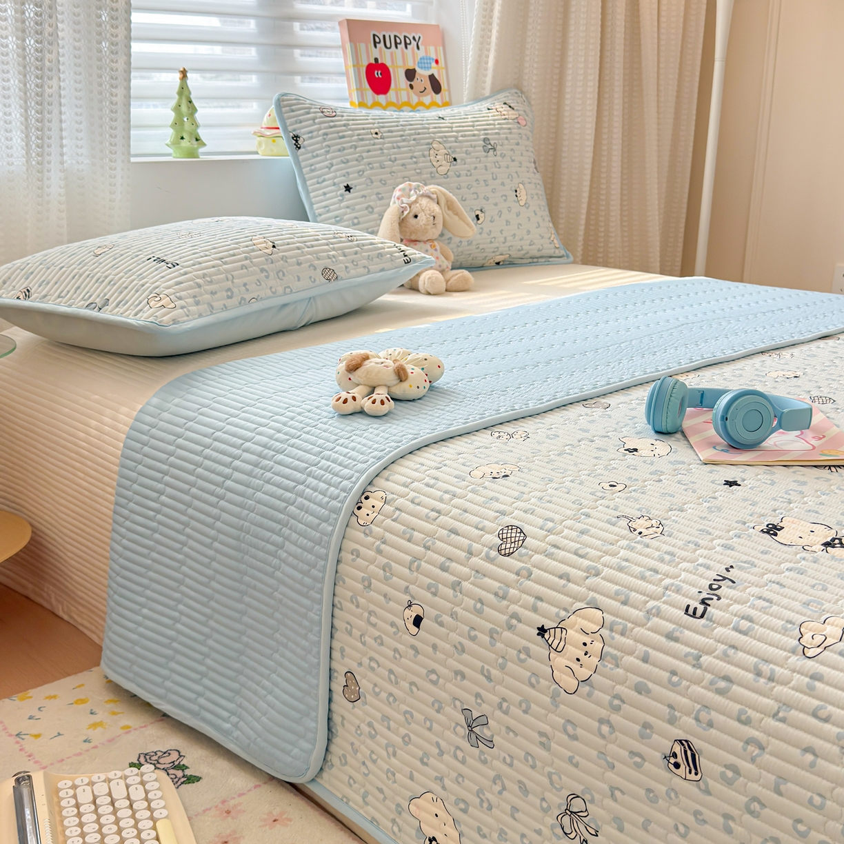 91家纺网 家纺一手货源 找家纺 雅萱家纺 2026新款森系全棉夹棉印花床盖 豹纹小狗