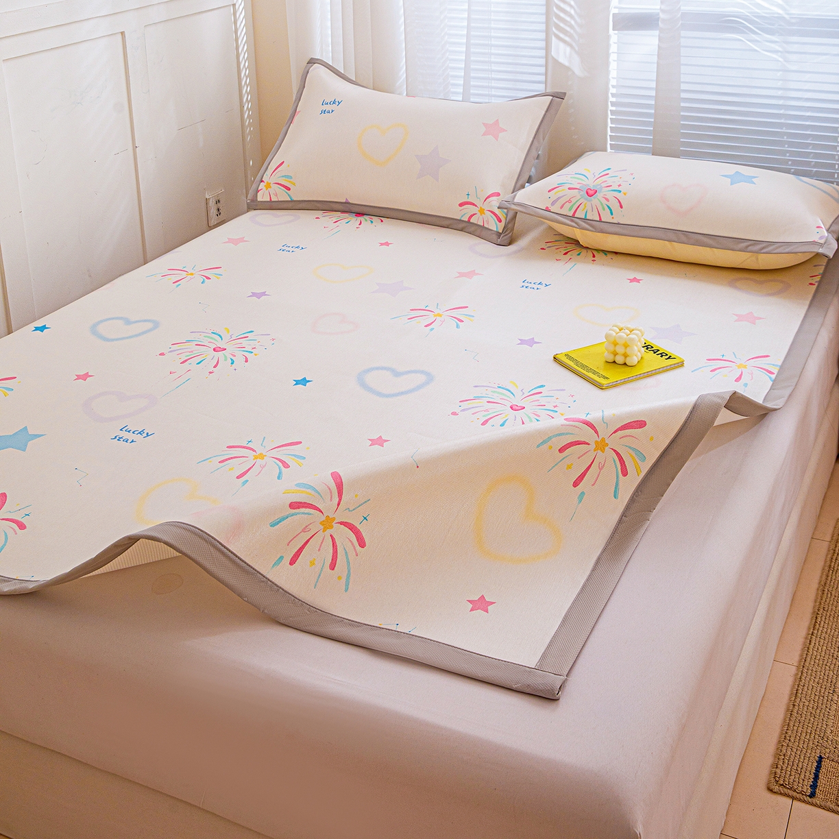 91家纺网 家纺一手货源 找家纺 富馨莱 2026新款冰丝凉席平铺款支持一件定制定做 彩色烟花