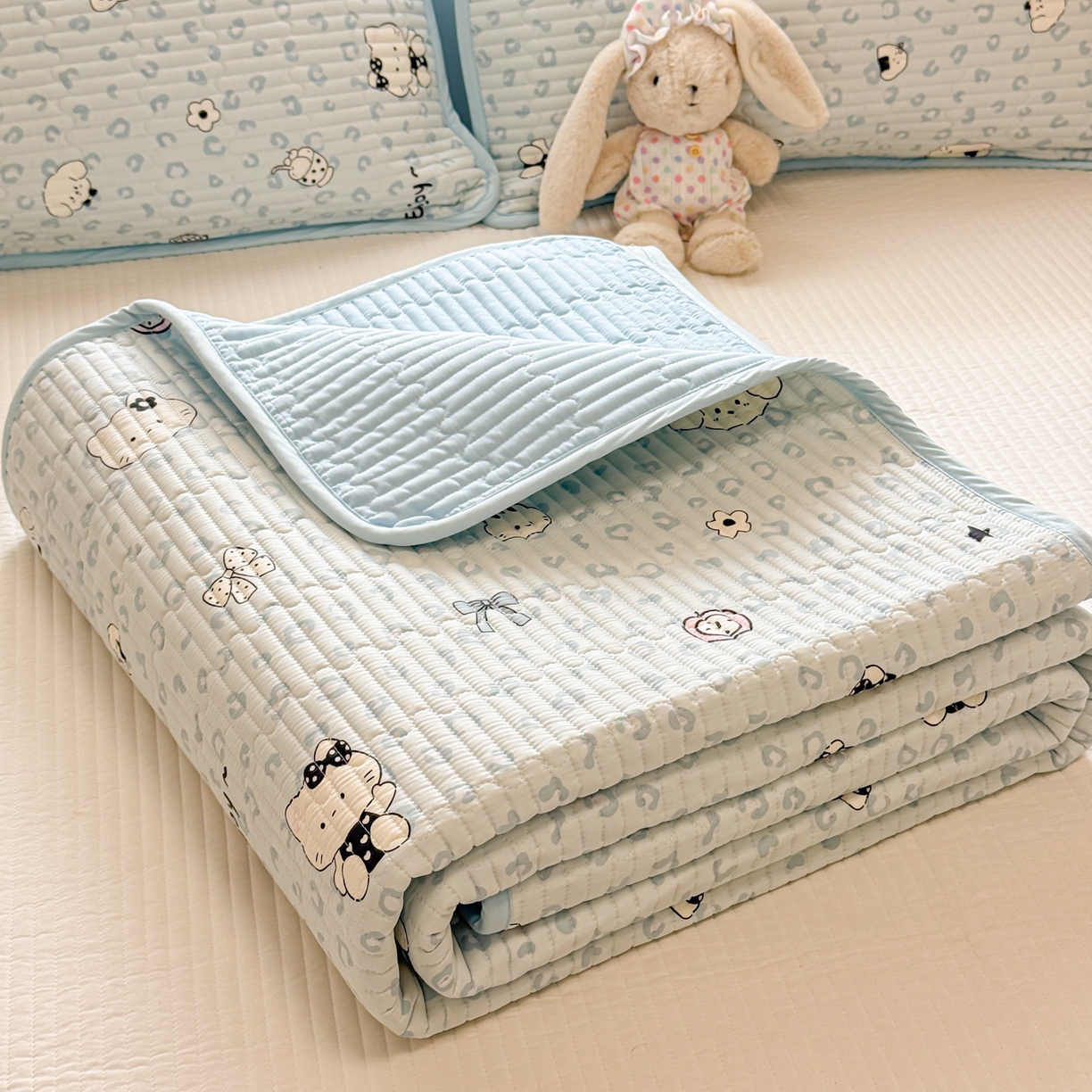 91家纺网 家纺一手货源 找家纺 雅萱家纺 2026新款森系全棉夹棉印花床盖 豹纹小狗