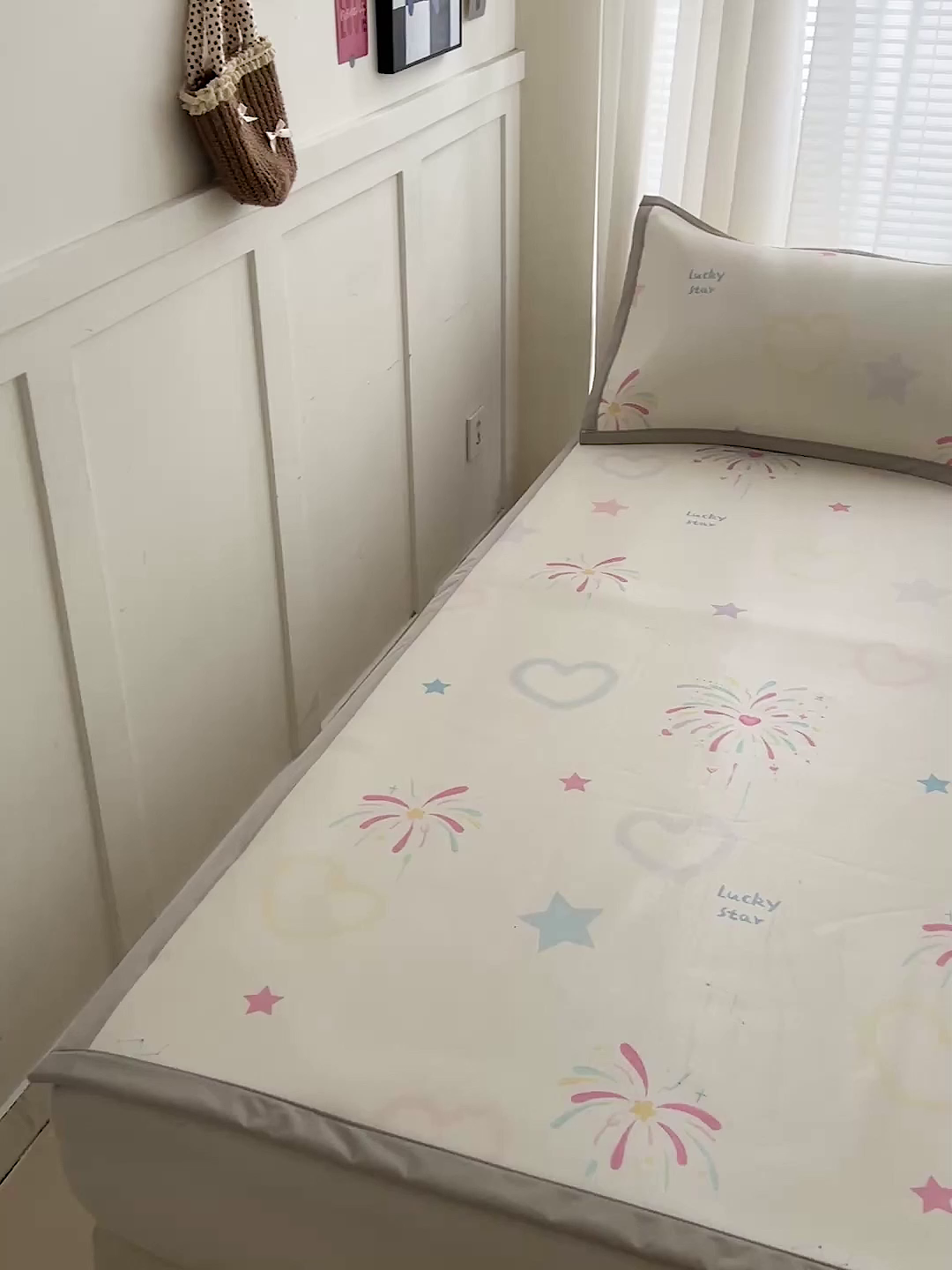 91家纺网 家纺一手货源 找家纺 富馨莱 2026新款冰丝凉席平铺款支持一件定制定做 彩色烟花