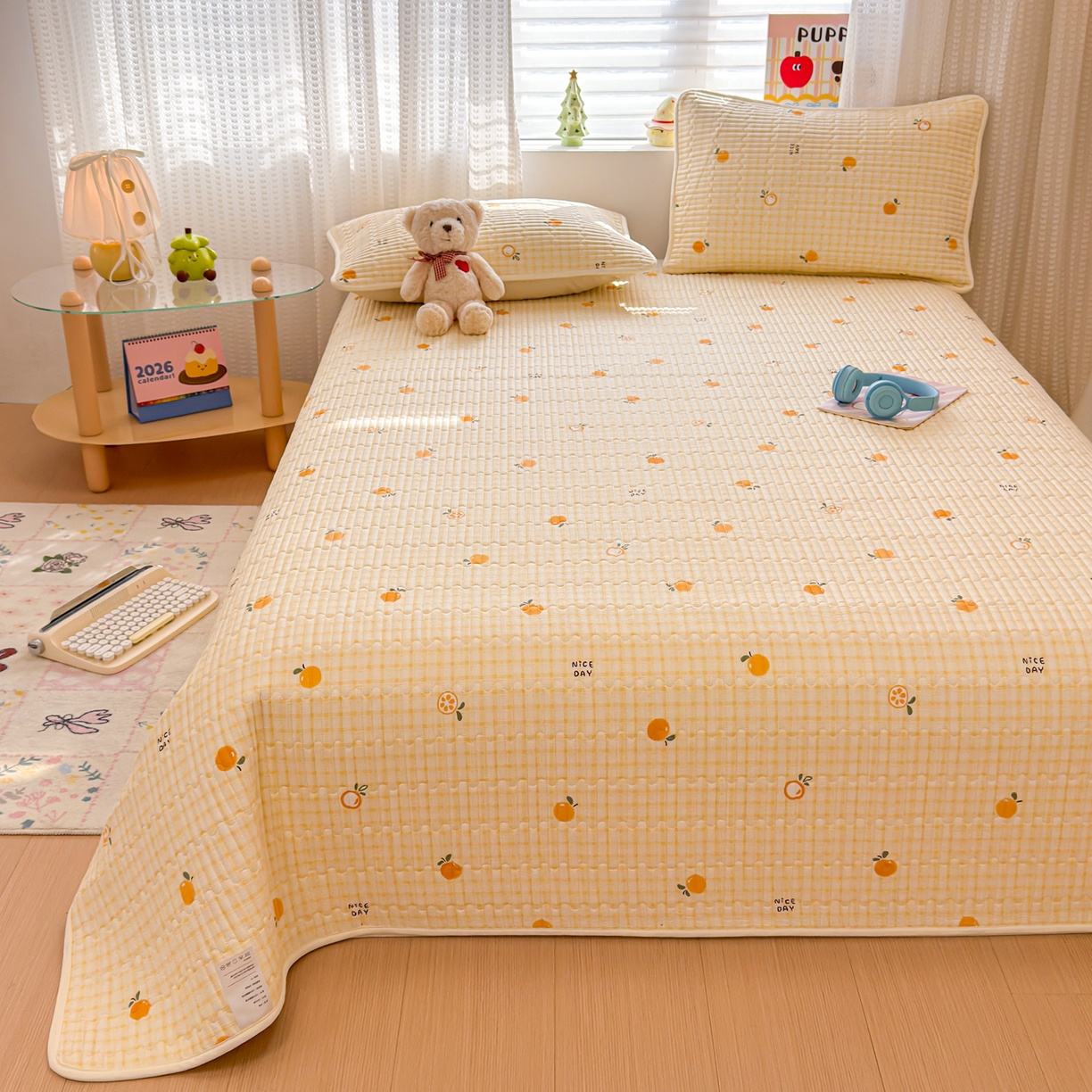 91家纺网 家纺一手货源 找家纺 雅萱家纺 2026新款森系全棉夹棉印花床盖 橙意满满