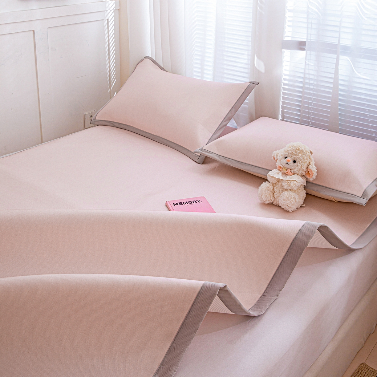 91家纺网 家纺一手货源 找家纺 富馨莱 2026新款冰丝凉席平铺款支持一件定制定做 淡雅粉