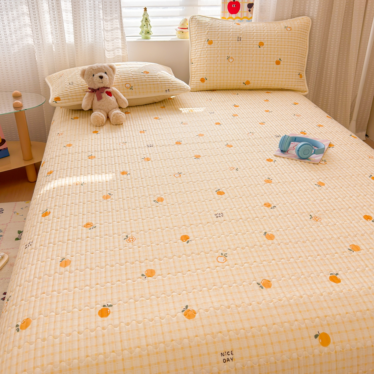 91家纺网 家纺一手货源 找家纺 雅萱家纺 2026新款森系全棉夹棉印花床盖 橙意满满