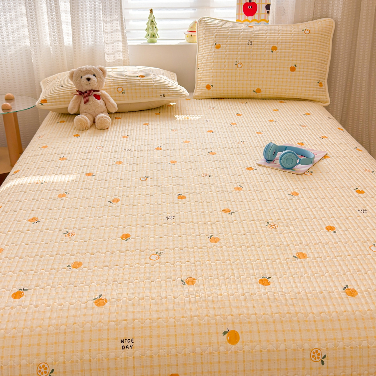 91家纺网 家纺一手货源 找家纺 雅萱家纺 2026新款森系全棉夹棉印花床盖 橙意满满