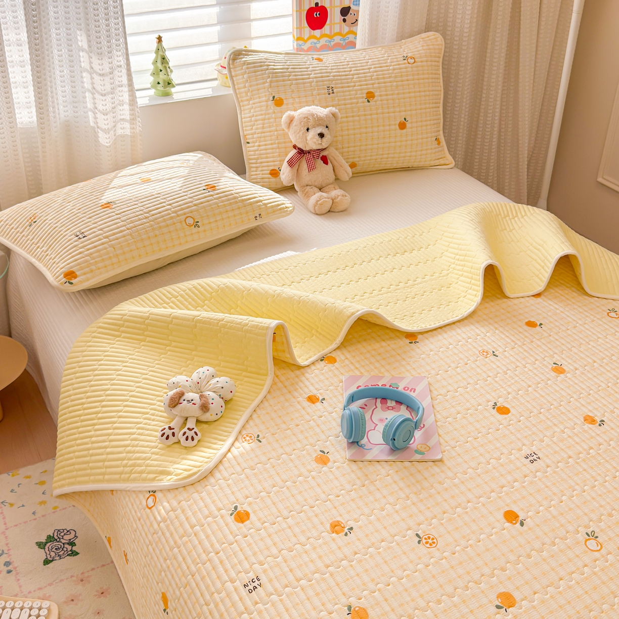 91家纺网 家纺一手货源 找家纺 雅萱家纺 2026新款森系全棉夹棉印花床盖 橙意满满