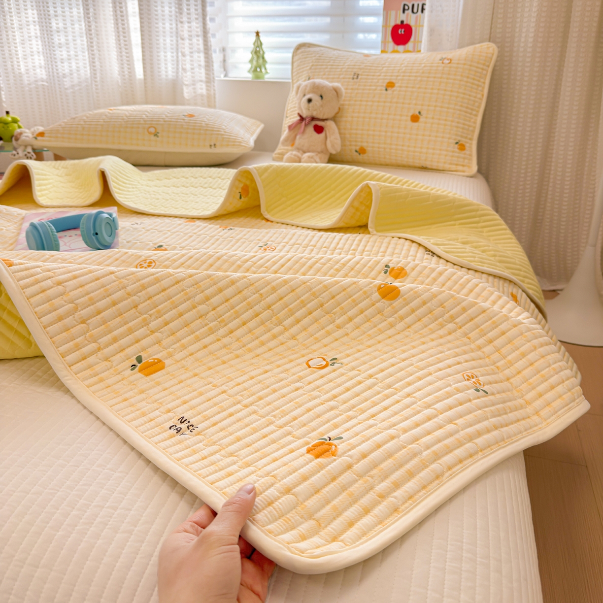 91家纺网 家纺一手货源 找家纺 雅萱家纺 2026新款森系全棉夹棉印花床盖 橙意满满