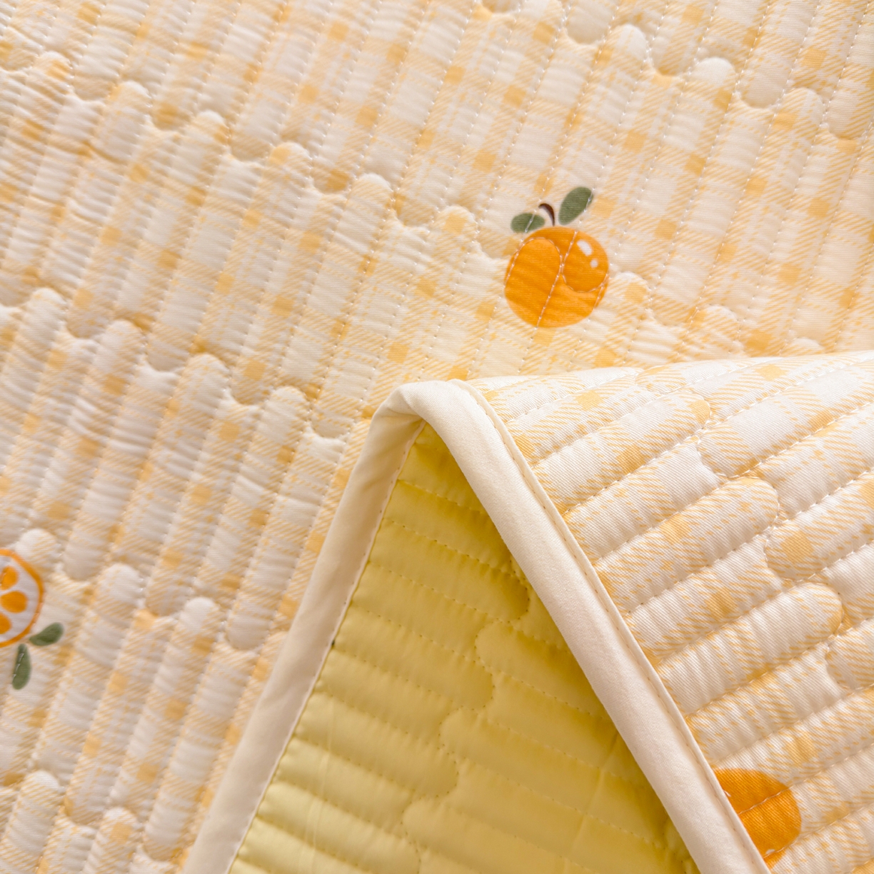 91家纺网 家纺一手货源 找家纺 雅萱家纺 2026新款森系全棉夹棉印花床盖 橙意满满