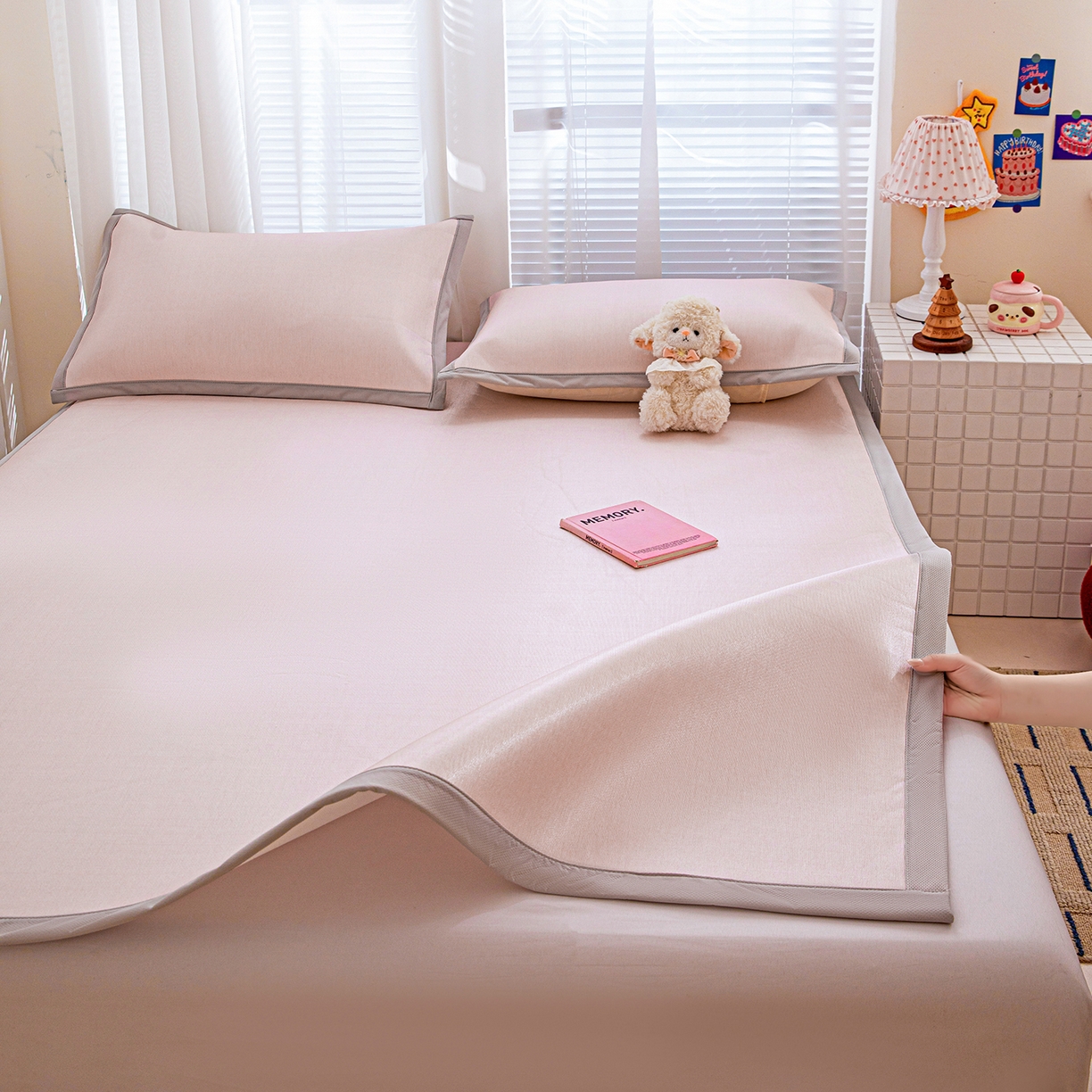 91家纺网 家纺一手货源 找家纺 富馨莱 2026新款冰丝凉席平铺款支持一件定制定做 淡雅粉