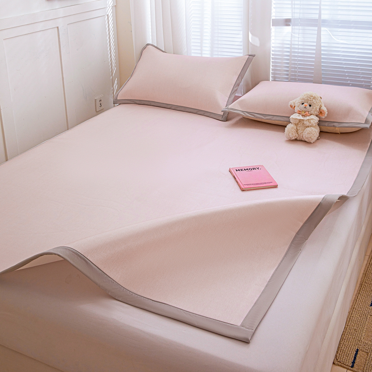 91家纺网 家纺一手货源 找家纺 富馨莱 2026新款冰丝凉席平铺款支持一件定制定做 淡雅粉