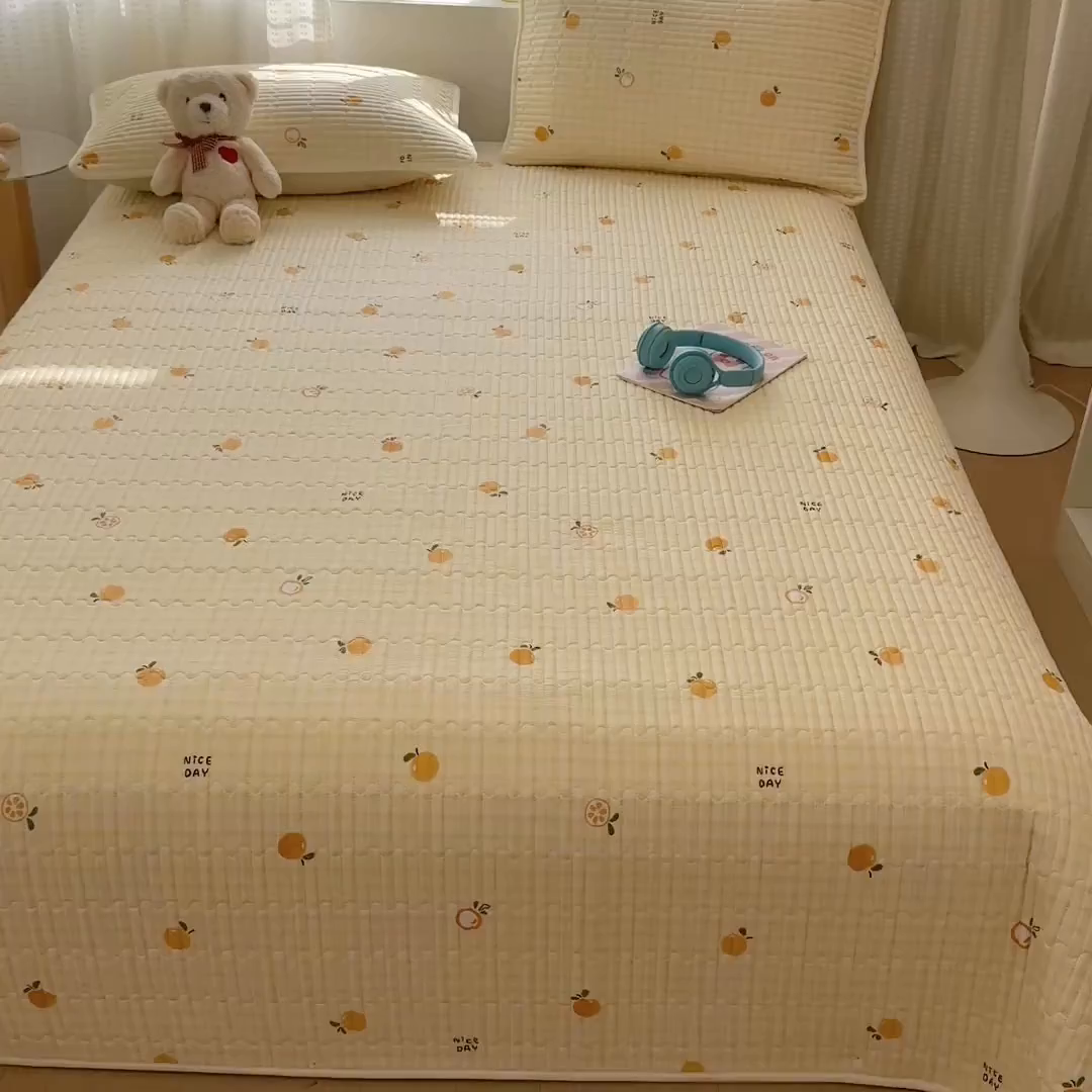 91家纺网 家纺一手货源 找家纺 雅萱家纺 2026新款森系全棉夹棉印花床盖 橙意满满