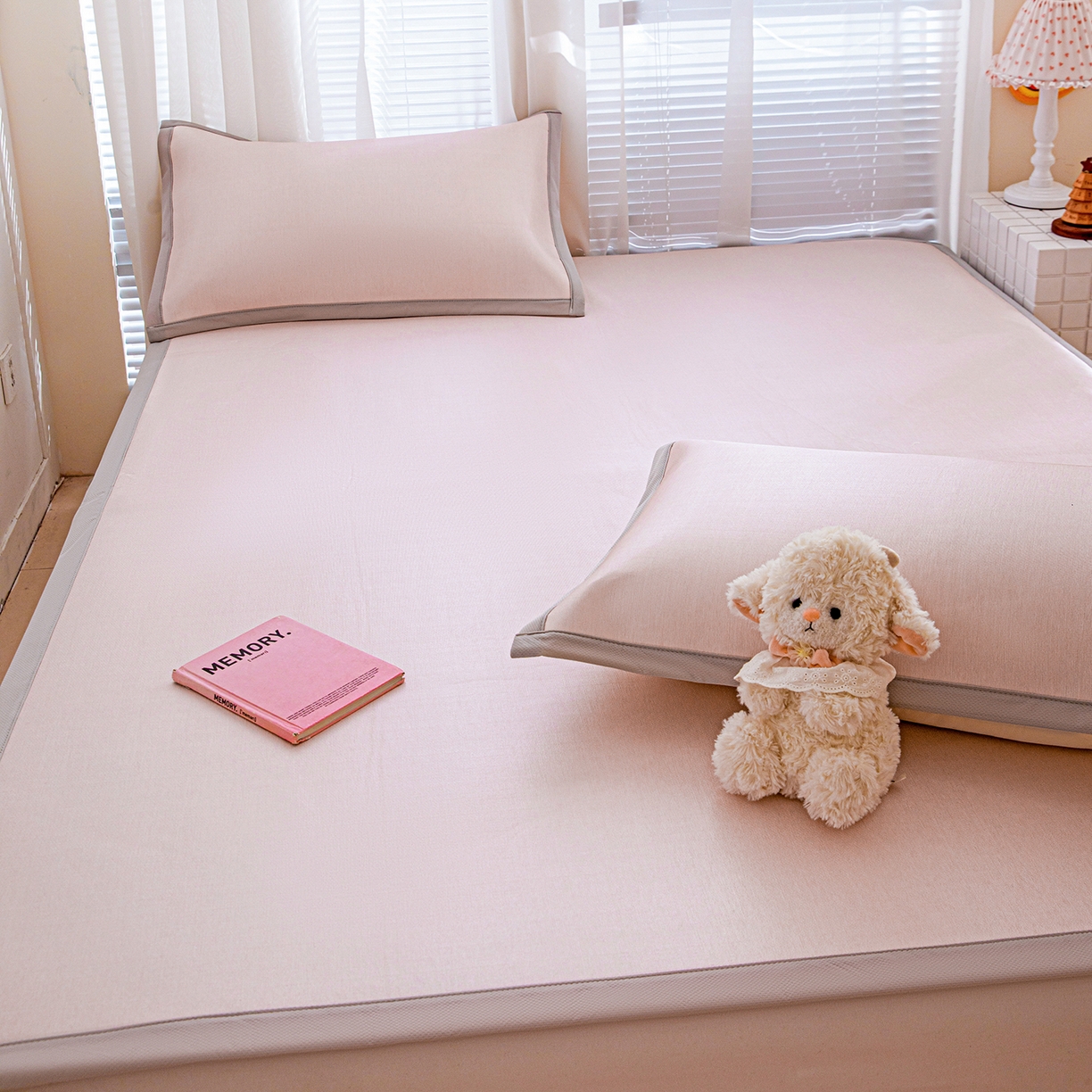 91家纺网 家纺一手货源 找家纺 富馨莱 2026新款冰丝凉席平铺款支持一件定制定做 淡雅粉