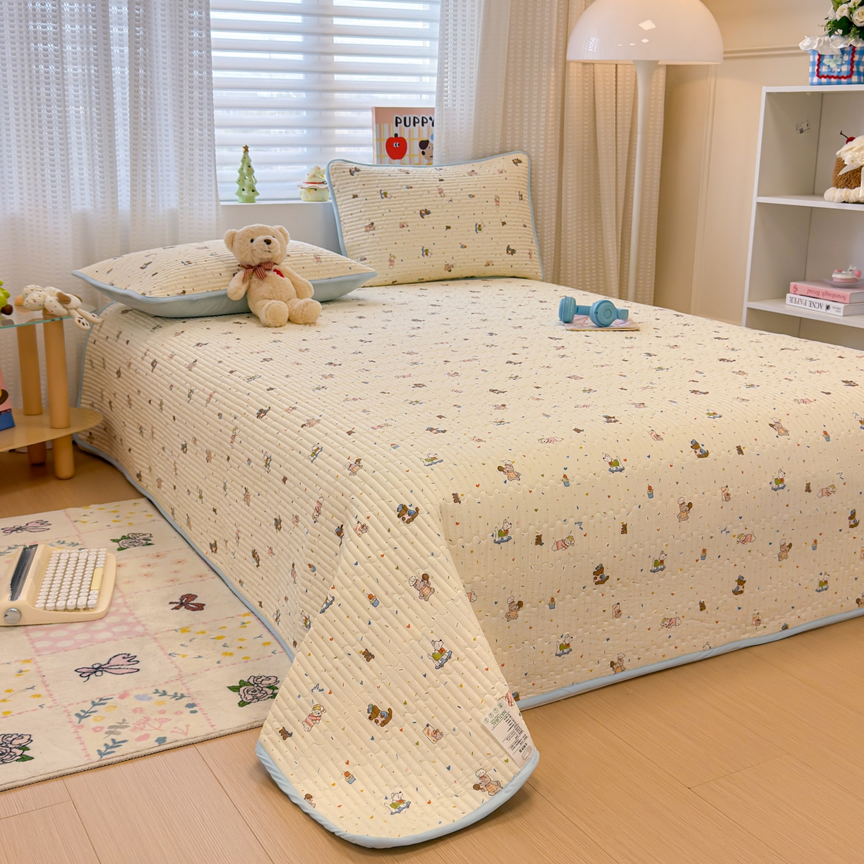 91家纺网 家纺一手货源 找家纺 雅萱家纺 2026新款森系全棉夹棉印花床盖 蛋糕熊仔