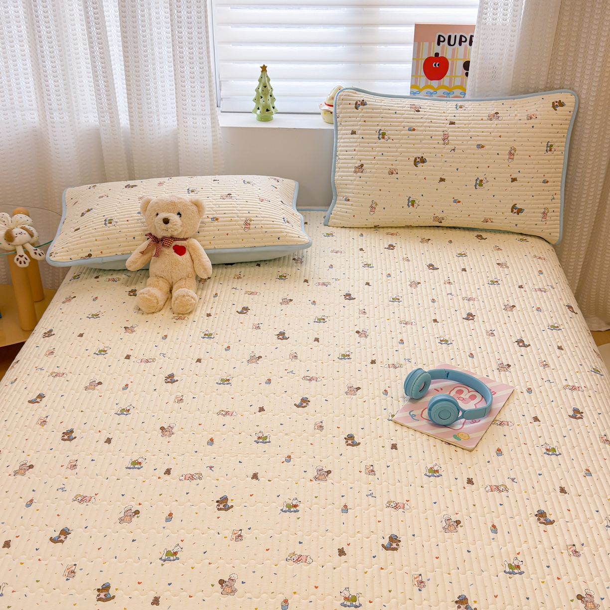 91家纺网 家纺一手货源 找家纺 雅萱家纺 2026新款森系全棉夹棉印花床盖 蛋糕熊仔