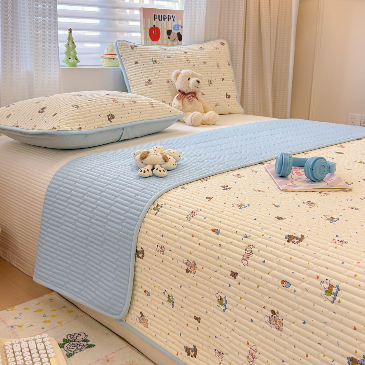 91家纺网 家纺一手货源 找家纺 雅萱家纺 2026新款森系全棉夹棉印花床盖 蛋糕熊仔