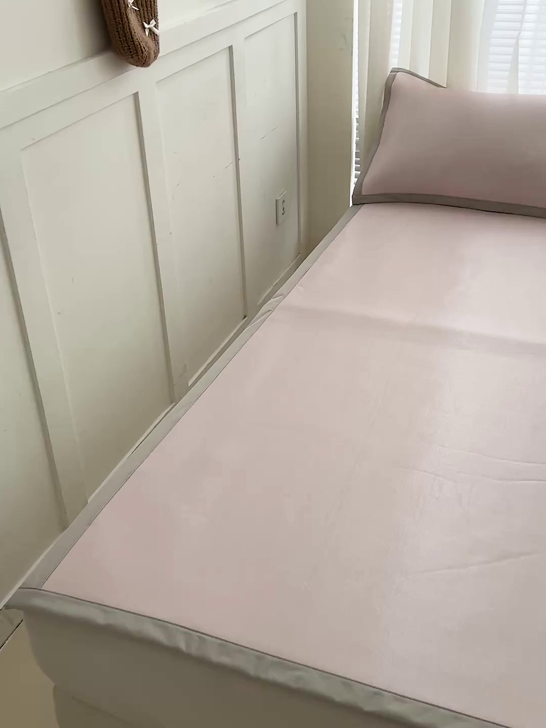 91家纺网 家纺一手货源 找家纺 富馨莱 2026新款冰丝凉席平铺款支持一件定制定做 淡雅粉