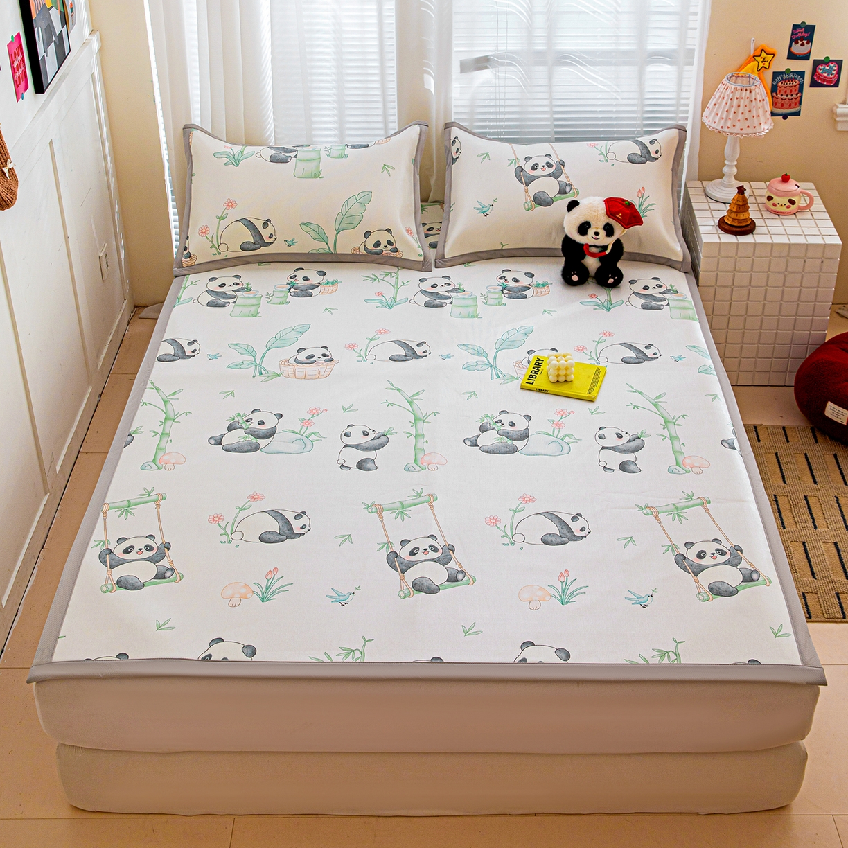 91家纺网 家纺一手货源 找家纺 富馨莱 2026新款冰丝凉席平铺款支持一件定制定做 快乐熊猫