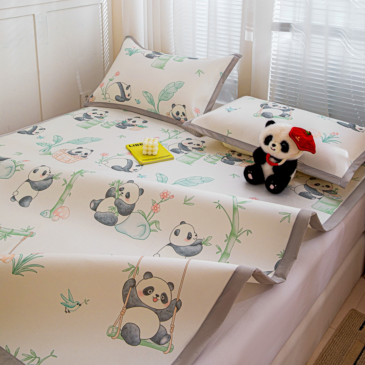 91家纺网 家纺一手货源 找家纺 富馨莱 2026新款冰丝凉席平铺款支持一件定制定做 快乐熊猫