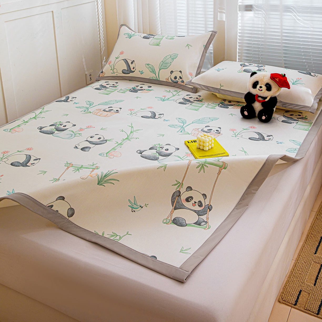 91家纺网 家纺一手货源 找家纺 富馨莱 2026新款冰丝凉席平铺款支持一件定制定做 快乐熊猫