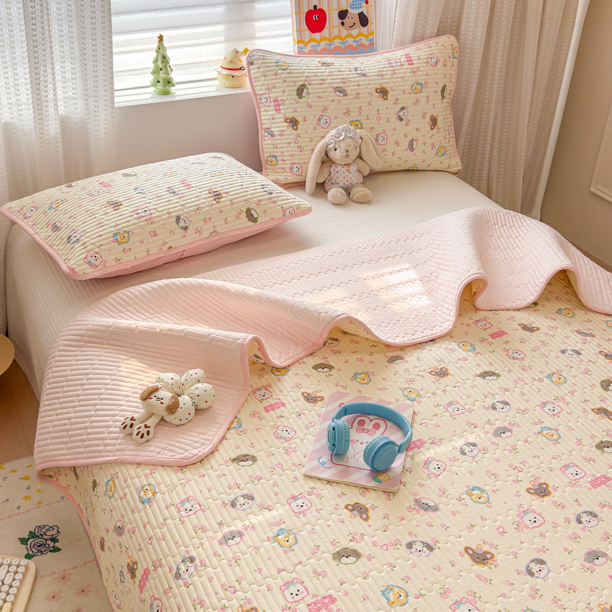 91家纺网 家纺一手货源 找家纺 雅萱家纺 2026新款森系全棉夹棉印花床盖 动物园