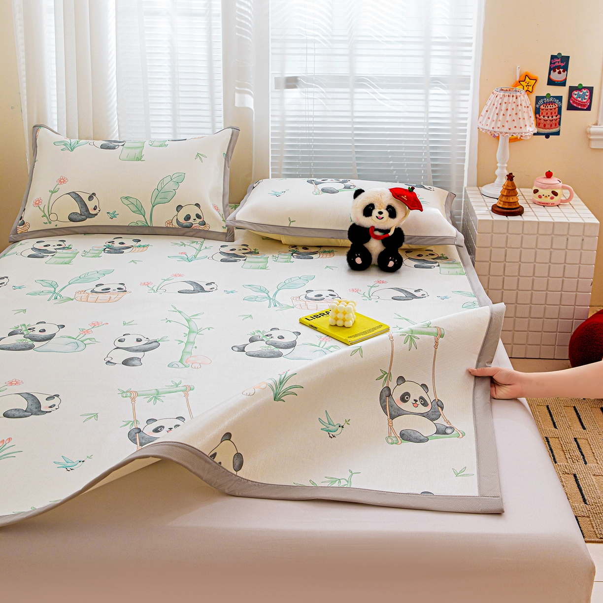 91家纺网 家纺一手货源 找家纺 富馨莱 2026新款冰丝凉席平铺款支持一件定制定做 快乐熊猫