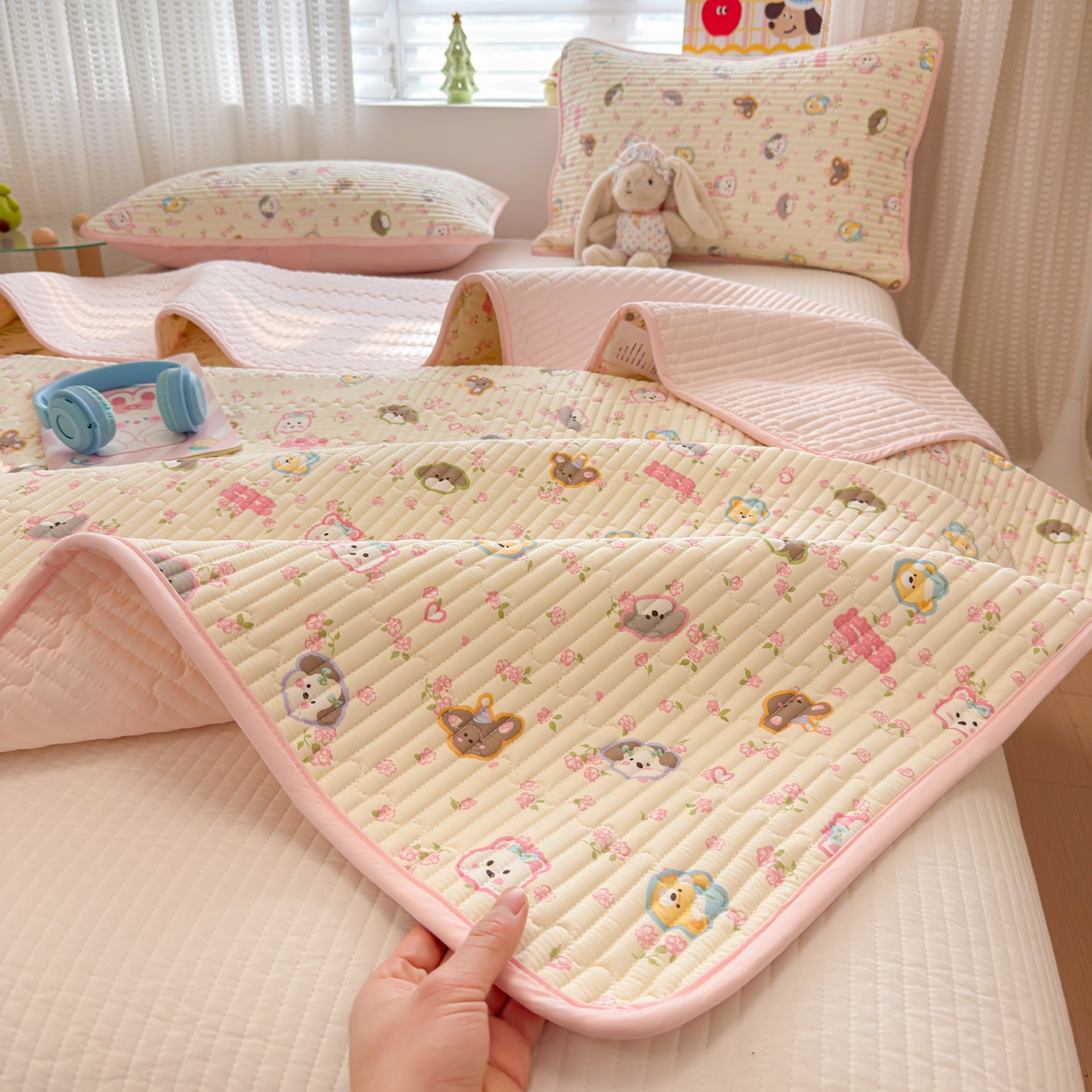 91家纺网 家纺一手货源 找家纺 雅萱家纺 2026新款森系全棉夹棉印花床盖 动物园