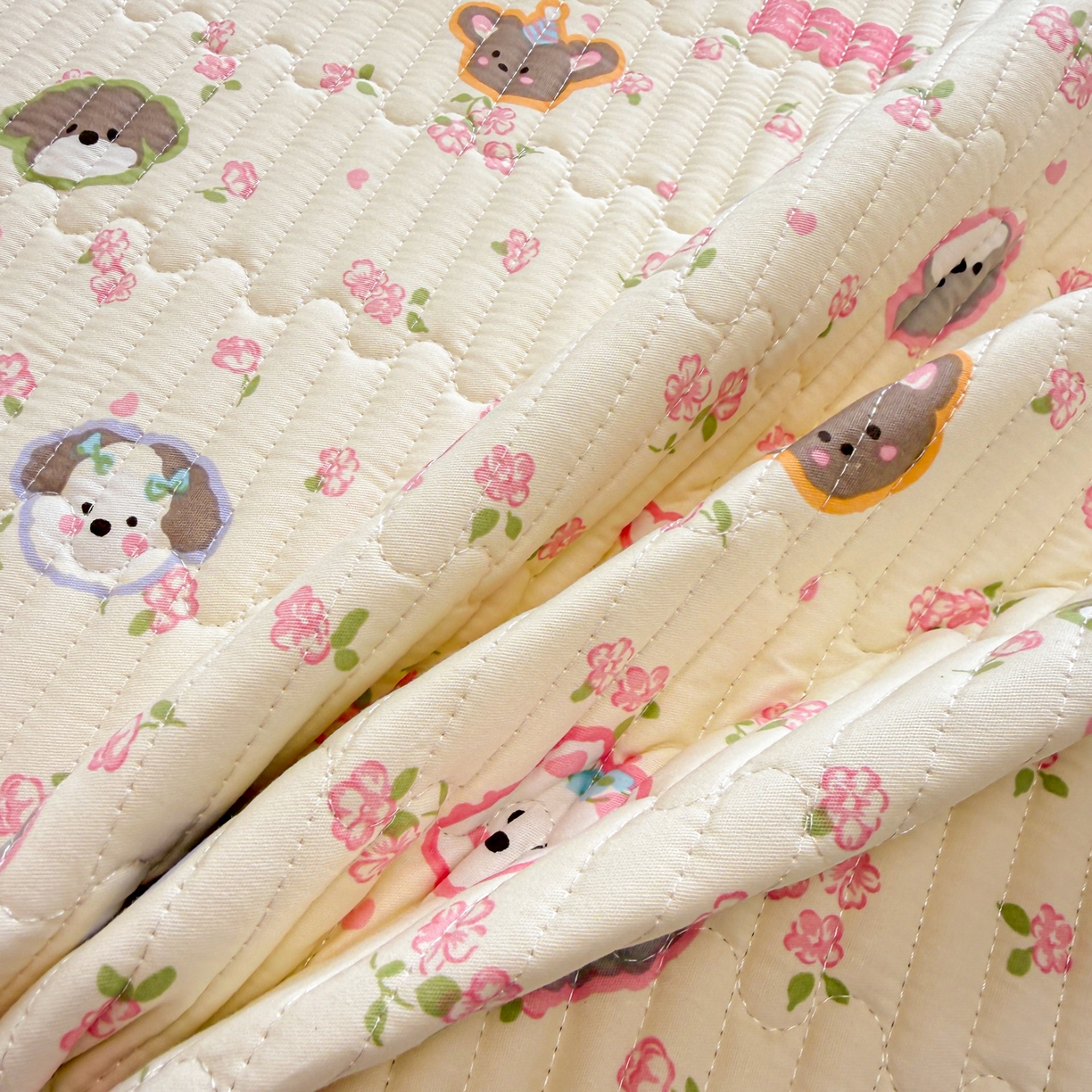 91家纺网 家纺一手货源 找家纺 雅萱家纺 2026新款森系全棉夹棉印花床盖 动物园