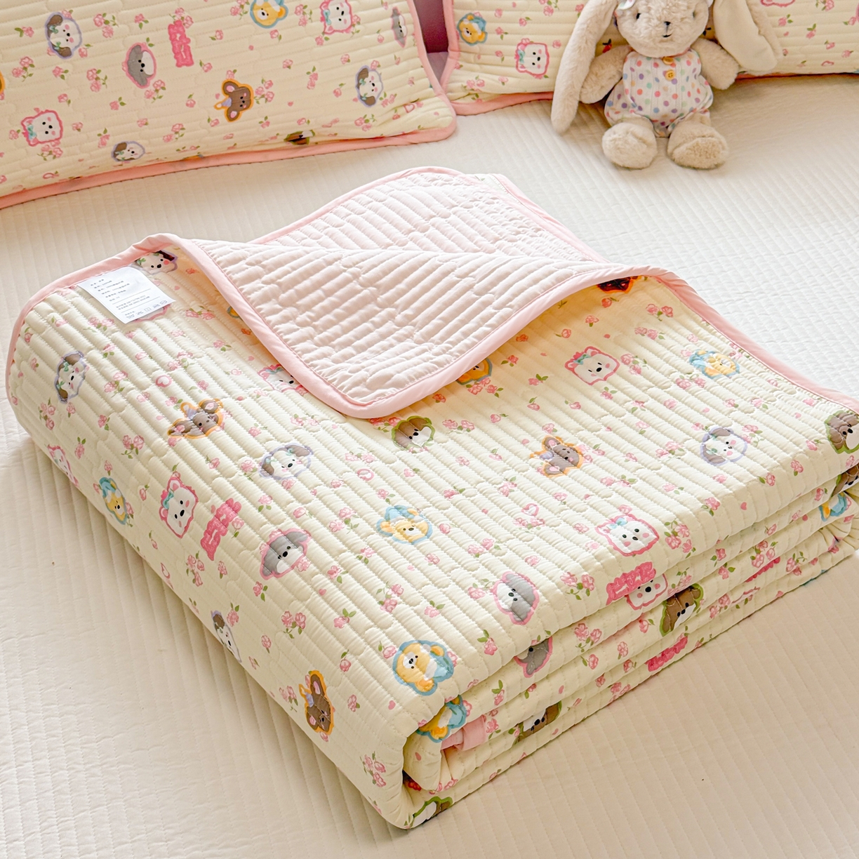 91家纺网 家纺一手货源 找家纺 雅萱家纺 2026新款森系全棉夹棉印花床盖 动物园