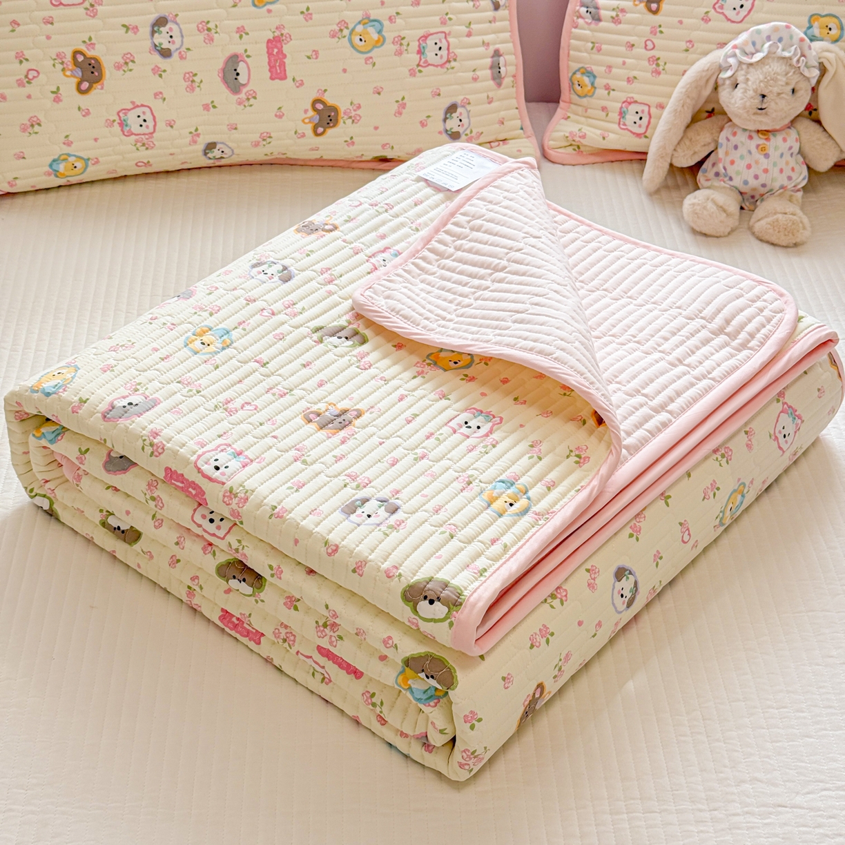 91家纺网 家纺一手货源 找家纺 雅萱家纺 2026新款森系全棉夹棉印花床盖 动物园