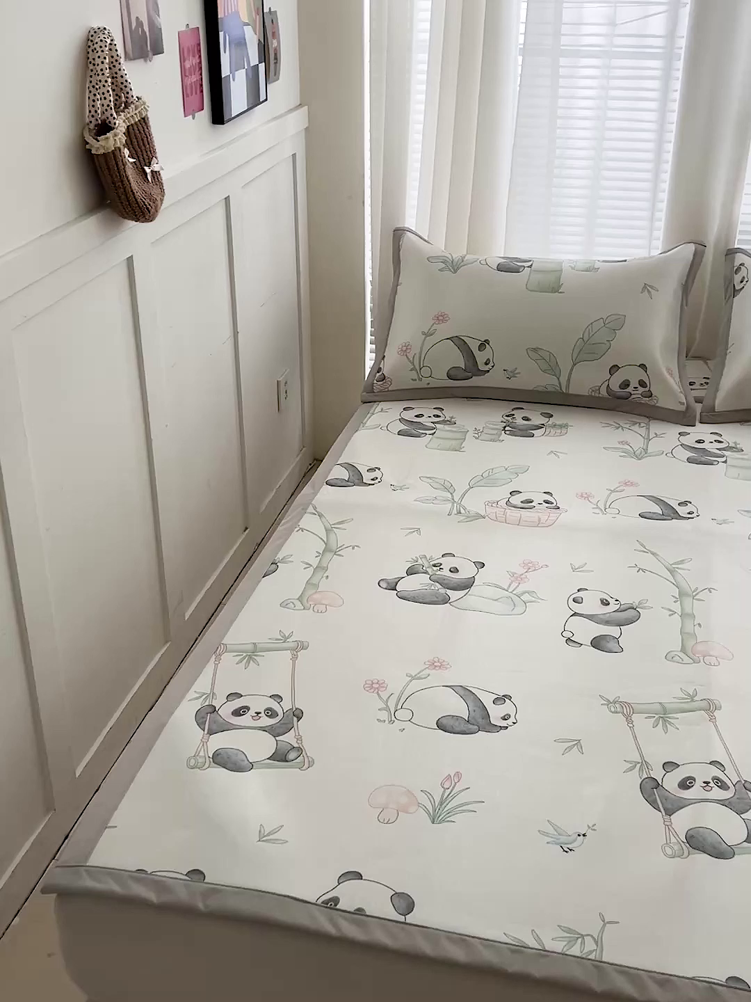 91家纺网 家纺一手货源 找家纺 富馨莱 2026新款冰丝凉席平铺款支持一件定制定做 快乐熊猫