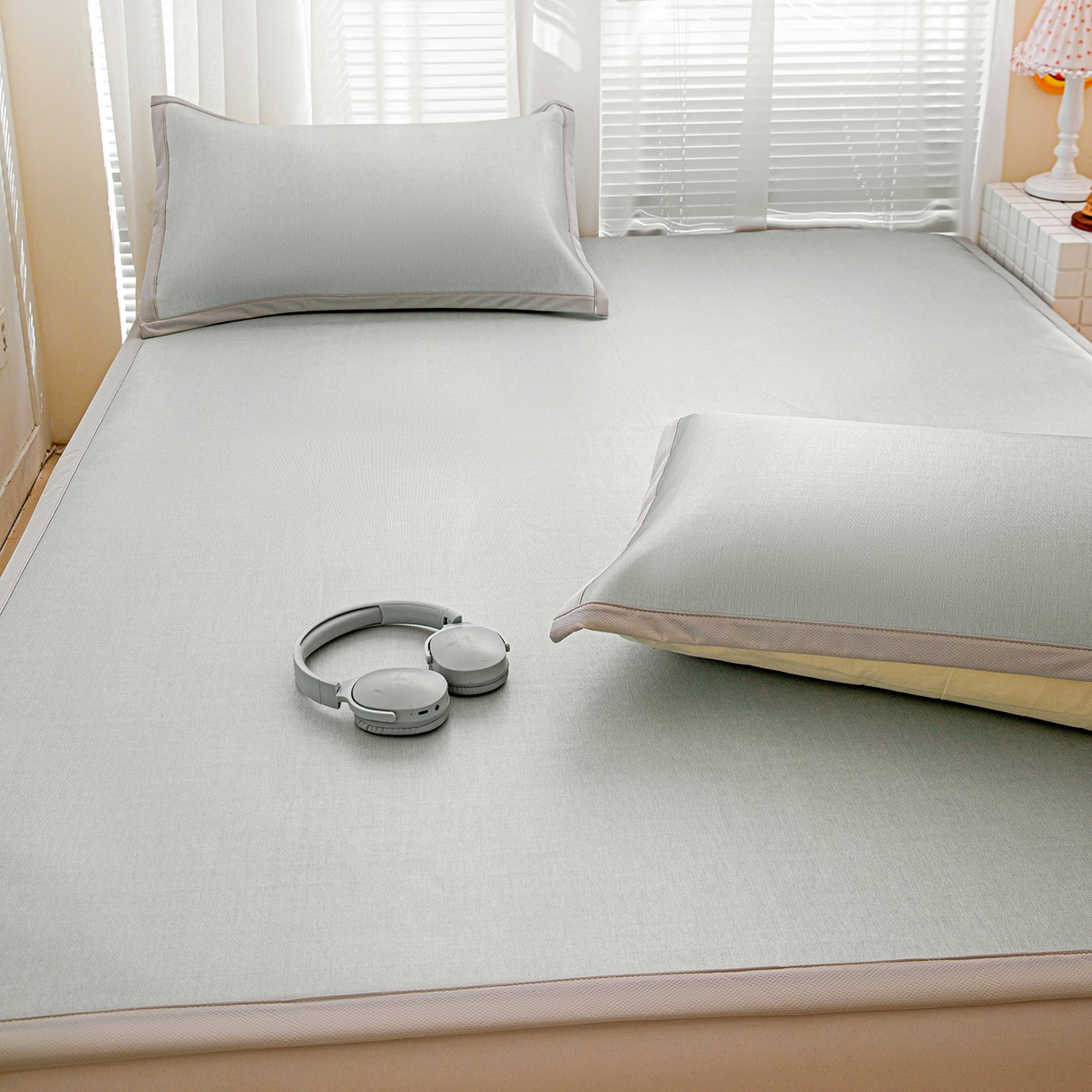 91家纺网 家纺一手货源 找家纺 富馨莱 2026新款冰丝凉席平铺款支持一件定制定做 凉感灰