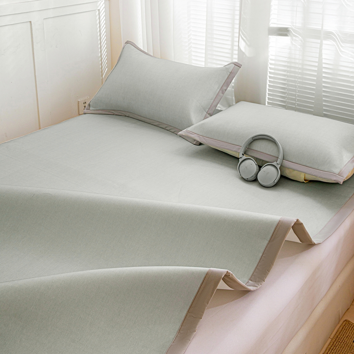 91家纺网 家纺一手货源 找家纺 富馨莱 2026新款冰丝凉席平铺款支持一件定制定做 凉感灰