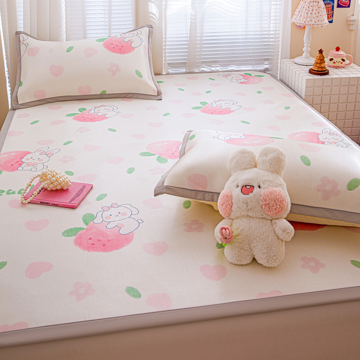 91家纺网 家纺一手货源 找家纺 富馨莱 2026新款冰丝凉席平铺款支持一件定制定做 蜜桃兔