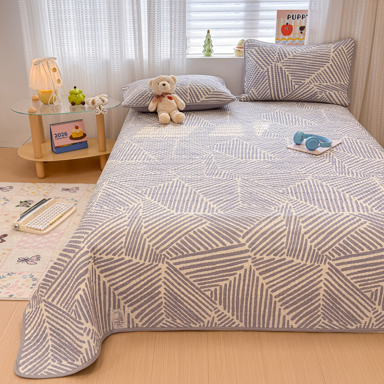 91家纺网 家纺一手货源 找家纺 雅萱家纺 2026新款森系全棉夹棉印花床盖 简约时代