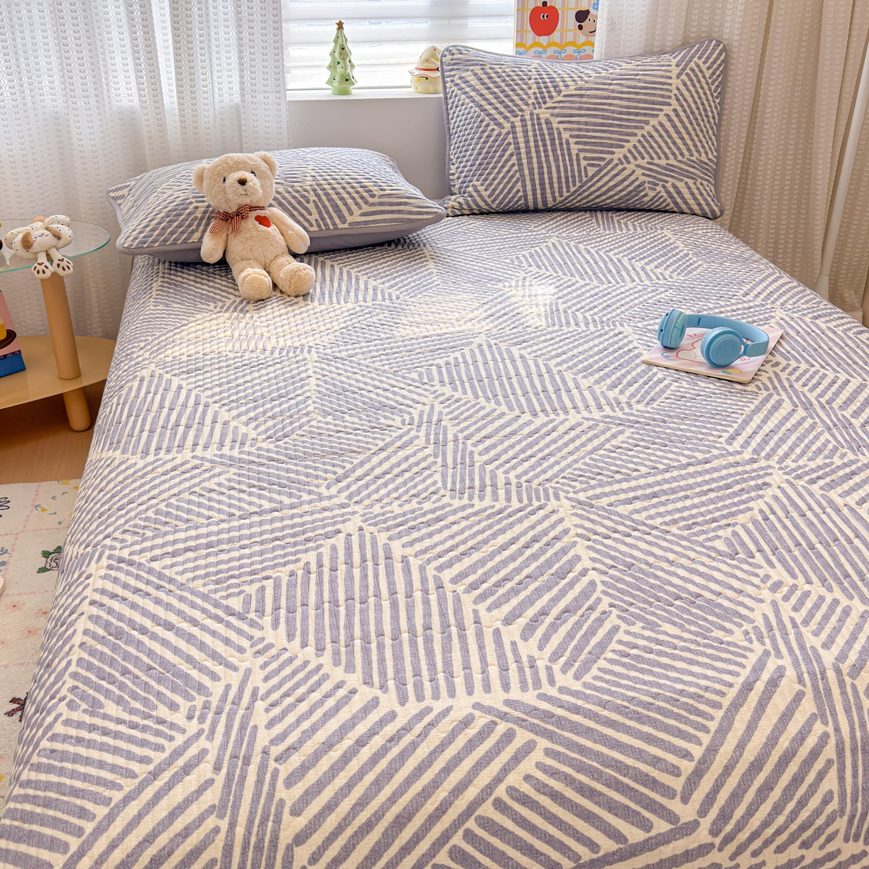 91家纺网 家纺一手货源 找家纺 雅萱家纺 2026新款森系全棉夹棉印花床盖 简约时代