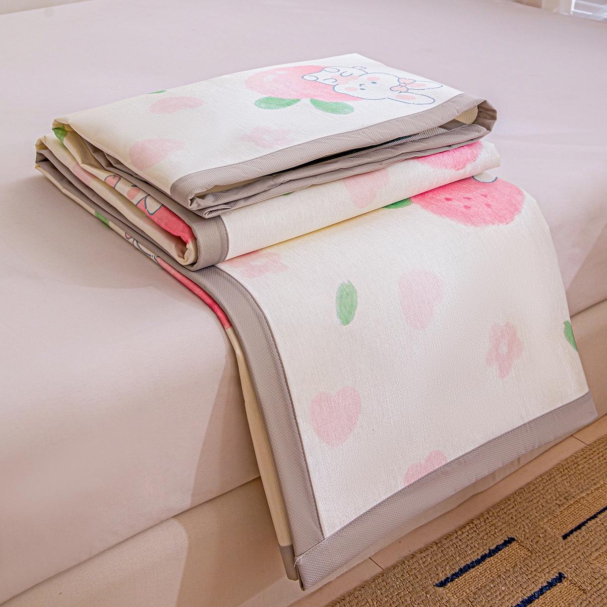 91家纺网 家纺一手货源 找家纺 富馨莱 2026新款冰丝凉席平铺款支持一件定制定做 蜜桃兔