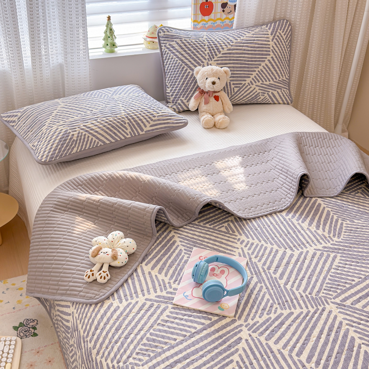 91家纺网 家纺一手货源 找家纺 雅萱家纺 2026新款森系全棉夹棉印花床盖 简约时代