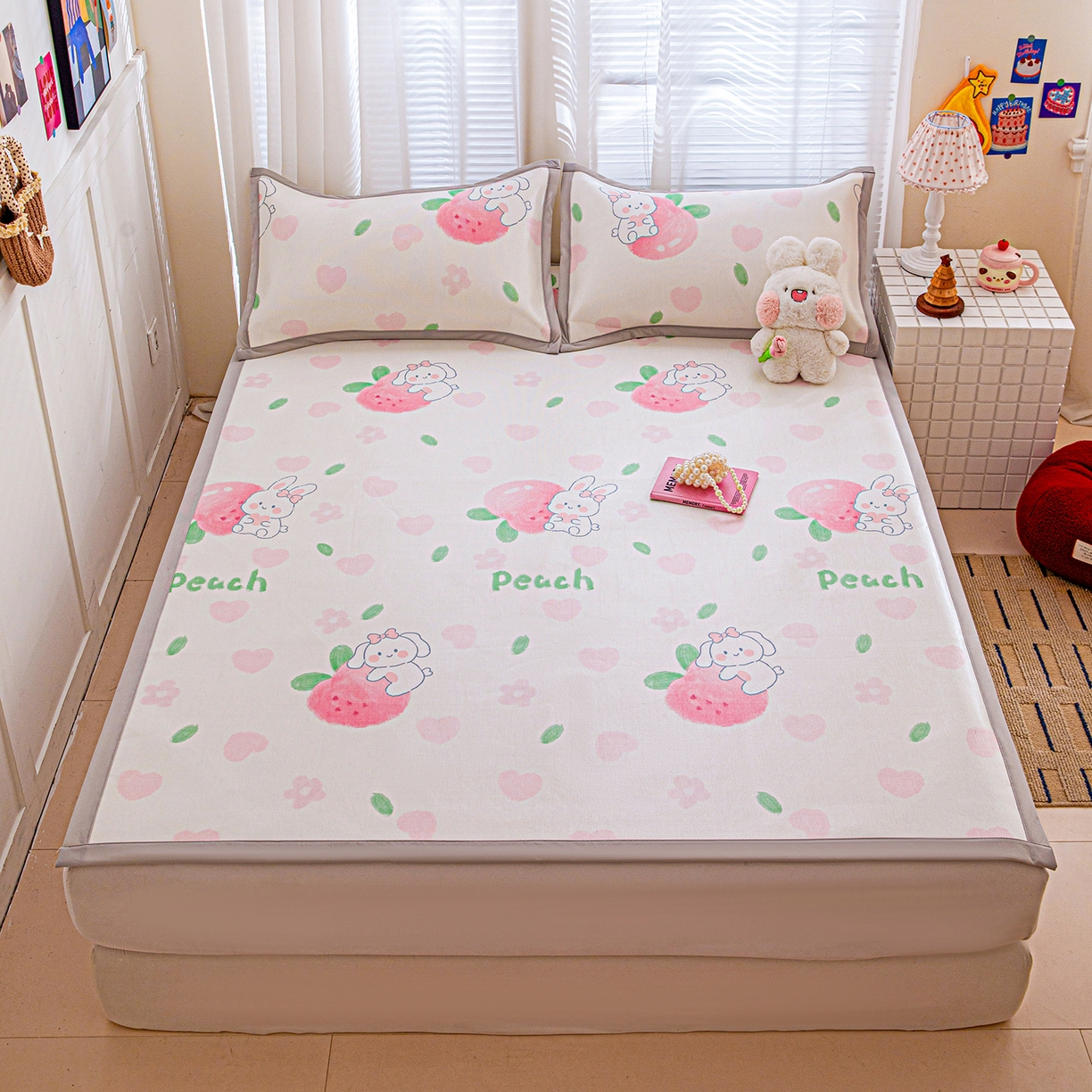 91家纺网 家纺一手货源 找家纺 富馨莱 2026新款冰丝凉席平铺款支持一件定制定做 蜜桃兔