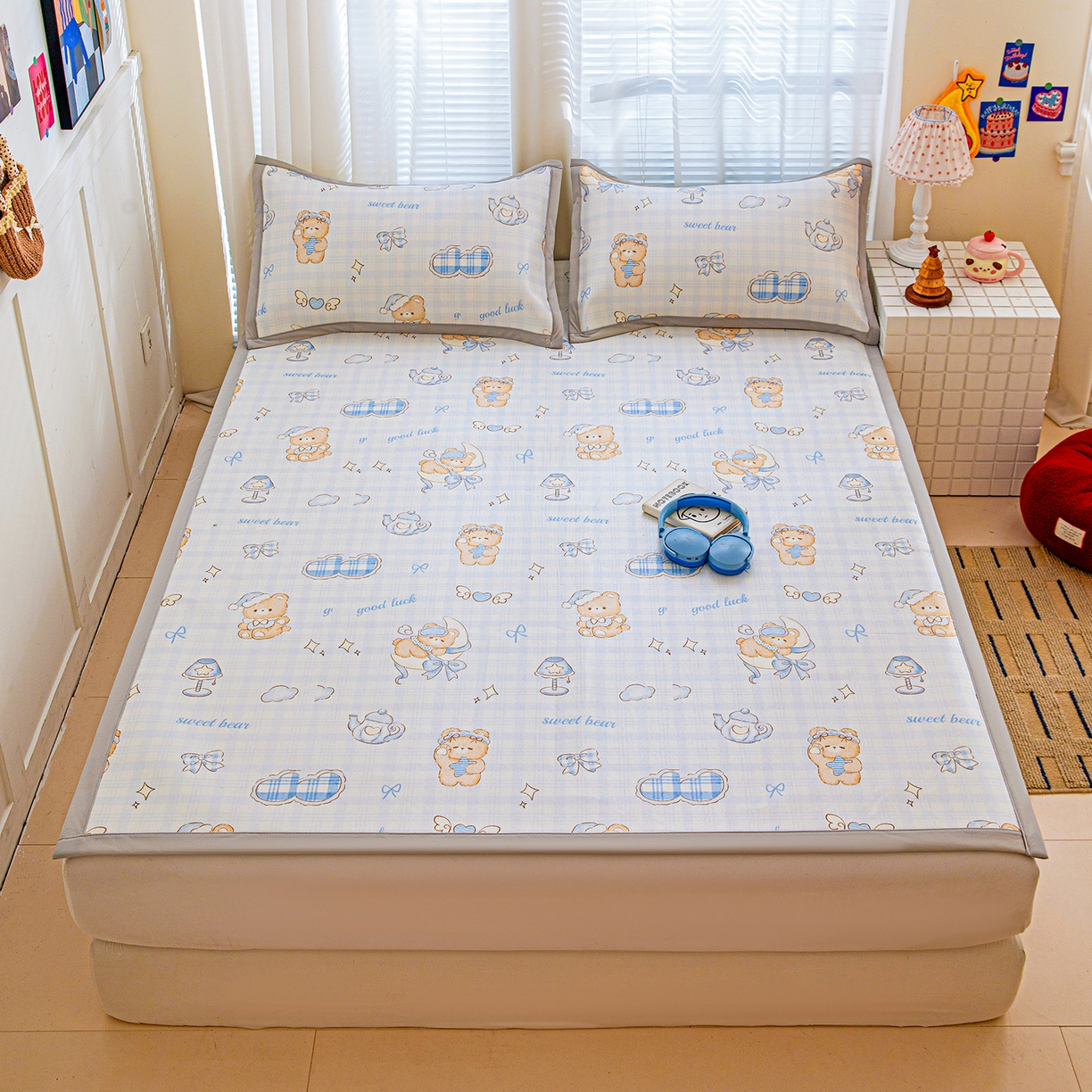 91家纺网 家纺一手货源 找家纺 富馨莱 2026新款冰丝凉席平铺款支持一件定制定做 晚安小熊