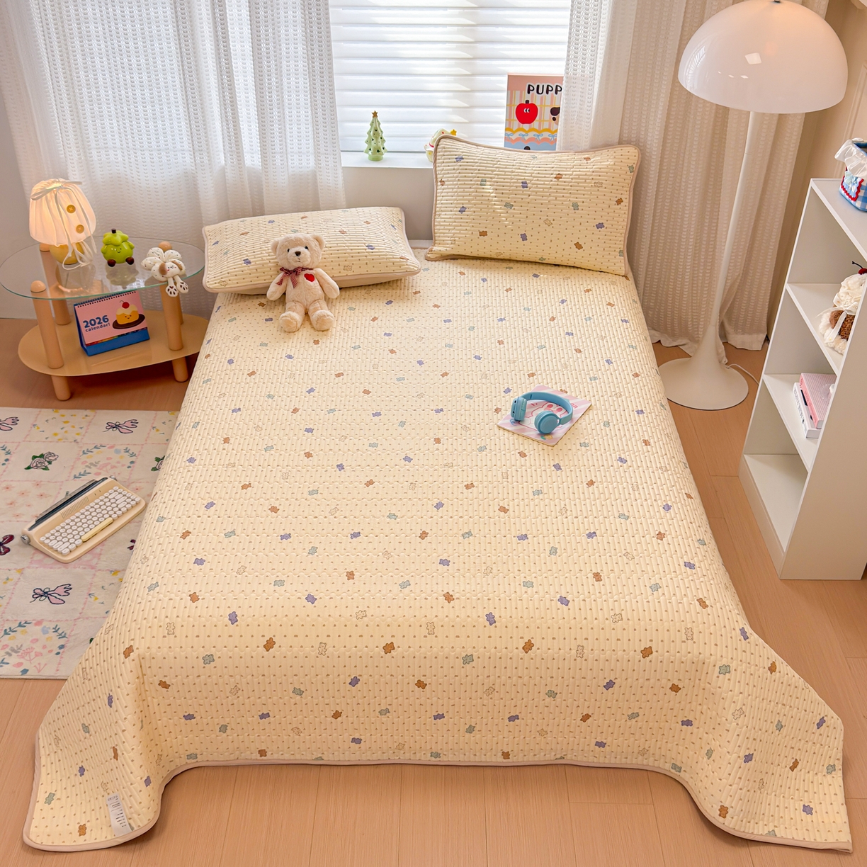 91家纺网 家纺一手货源 找家纺 雅萱家纺 2026新款森系全棉夹棉印花床盖 咖啡小熊