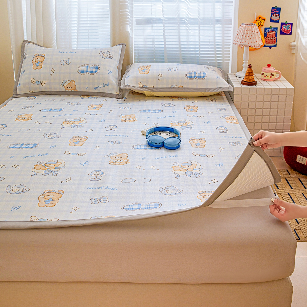 91家纺网 家纺一手货源 找家纺 富馨莱 2026新款冰丝凉席平铺款支持一件定制定做 晚安小熊