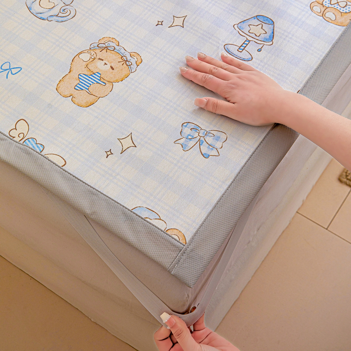 91家纺网 家纺一手货源 找家纺 富馨莱 2026新款冰丝凉席平铺款支持一件定制定做 晚安小熊